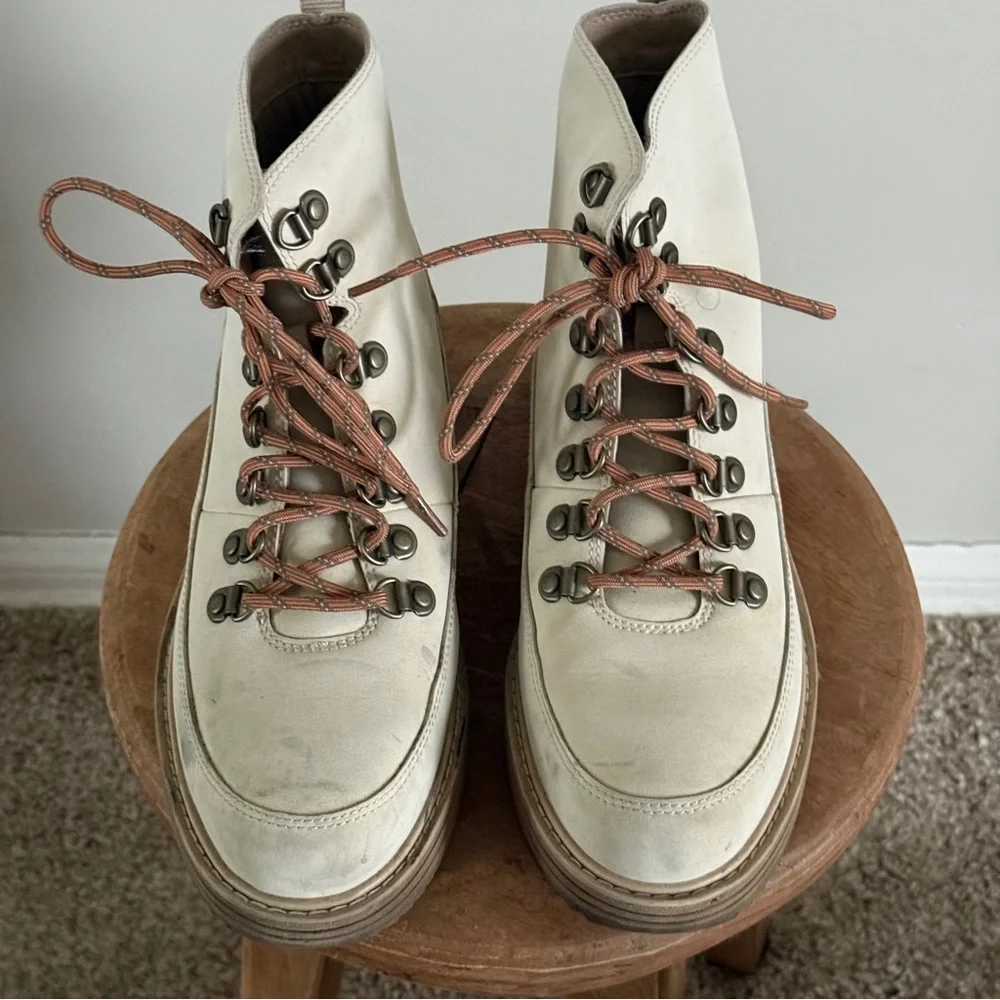 Teva Midform Boots in White - Picture 4 of 7